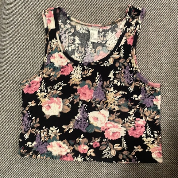 Bundle of 6 Crop Tops - Picture 5 of 16